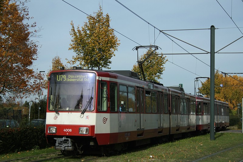 B80D 4006 hier als Linie U79 auf dem Weg zur  Heinrich-Heine-Universitt , aufgenommen am 27.10.2011 in nher der Haltestelle  Provinzialplatz . 