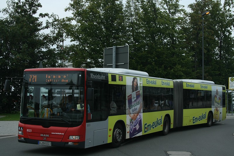 MAN A23 NG 323 (8323) hier als Linie 721 nach  Tannenhof Gothaer Weg , aufgenommen am 03.08.2011 an der Haltestelle  Flughafenverwaltung  am Dsseldorfer Flughafen. 