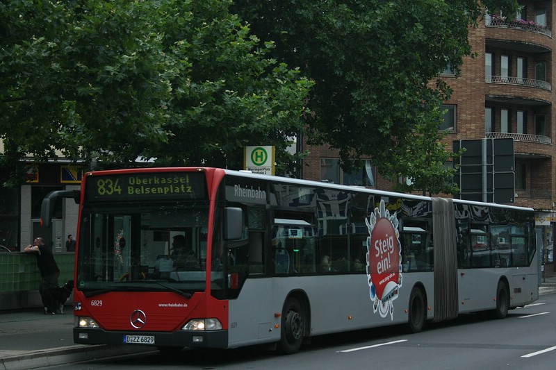 Mercedes-Benz O 530 G (6829) hier als Linie 834 nach  Oberkassel Belsenplatz  aufgenommen an der Haltestelle  Worringer Platz  am 03.08.2011. 