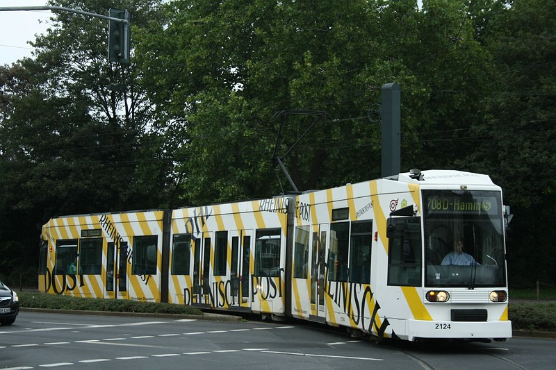Siemens Duewag NF6 (2124) hier als Linie 708 nach  D-Hamm (S) , aufgenommen am 28.08.2011 an der Haltestelle  Brehmplatz . 
