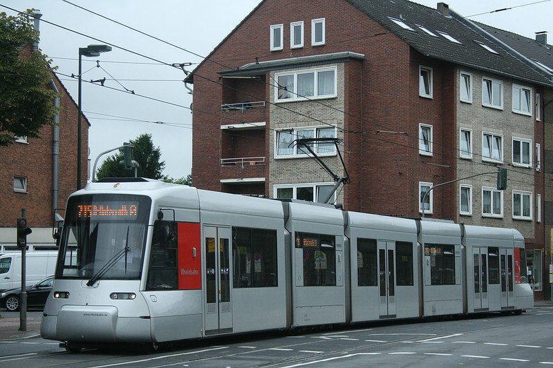 Siemens Duewag/Kiepe NF8U (3328) hier als Linie 715 nach  D-Unterrath (S) , aufgenommen an der Haltestelle  Am Rttchen  am 13.07.2011. 