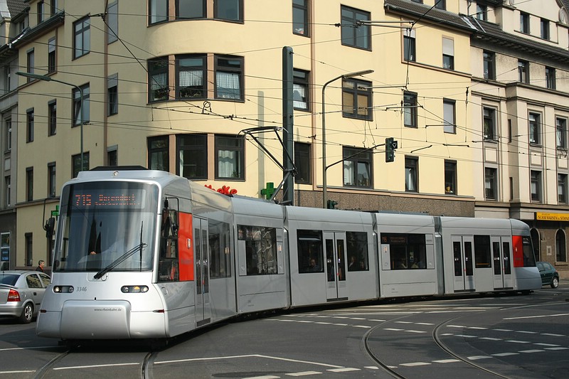 Siemens Duewag/Kiepe NF8U (3346) hier als Linie 715 nach Derendorf Spichernplatz, aufgenommen am 28.04.2011 an der Haltestelle  Schlesische Strae . 